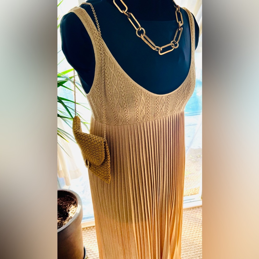 Fantastic Poly/ Rayon dress Casual or dressy ! Tenies , flip flops or heels!👍💕